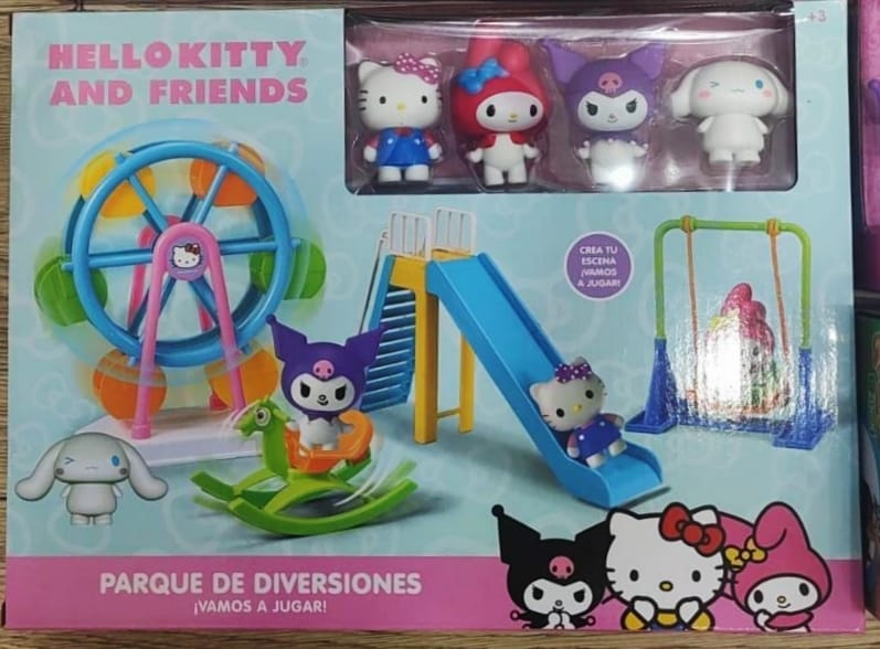 HELLO KITTY Y SUS AMIGOS PARQUE DE DIVERSIONES